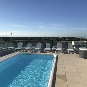 Apartment Quasar